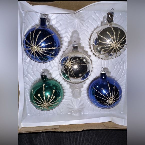 Sold‎ - Picture 7 of 8